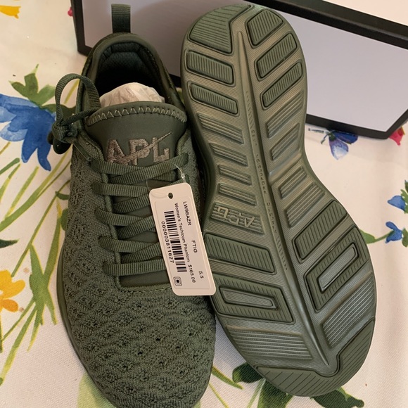 COPY - NWT. APL Techloom Sneakers. Women’s size 5.5. - Picture 2 of 3